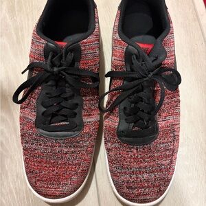 Nike Men's Air Force 1 Flyknit University Red Black Sneakers